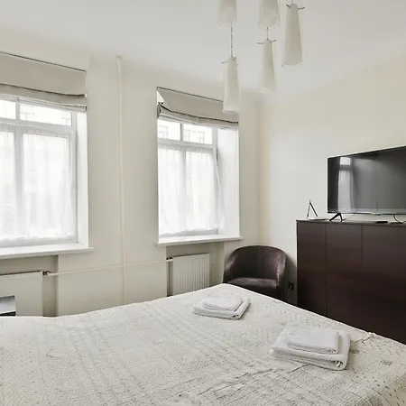 Apartment & Cheap And Free Parking *