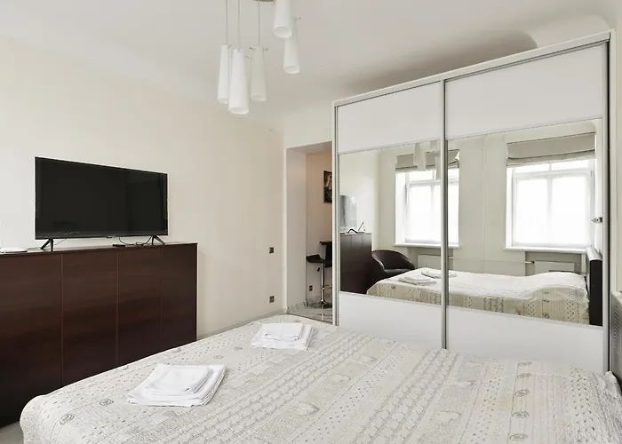 Apartment & Cheap And Free Parking