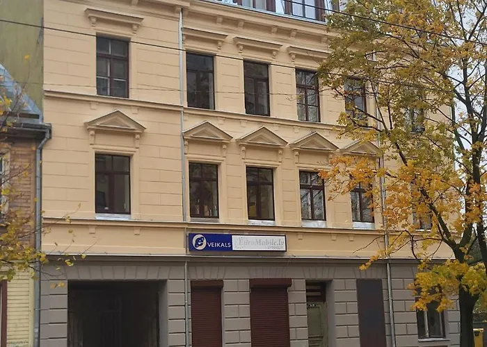 & Cheap And Free Parking Apartment *